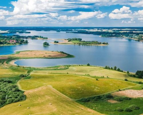 Jezioro, strefa ciszy, piękne widoki.