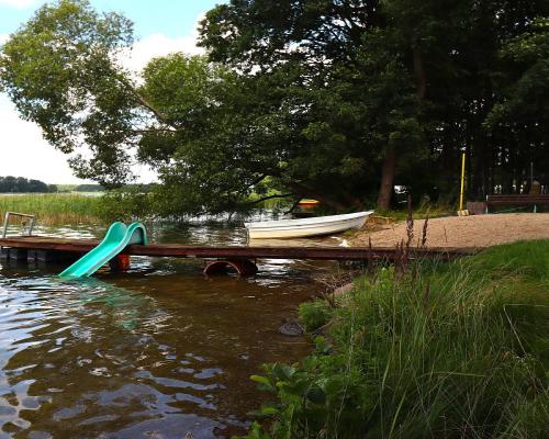 Działka nad jeziorem Serwy