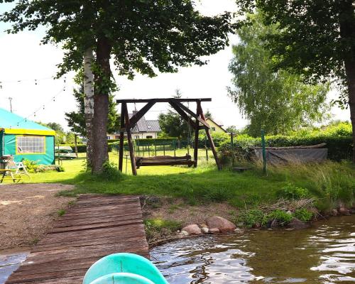 Działka nad jeziorem Serwy