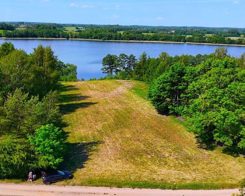 Działka nad jeziorem