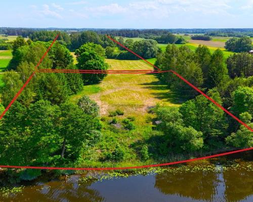 Działka nad jeziorem