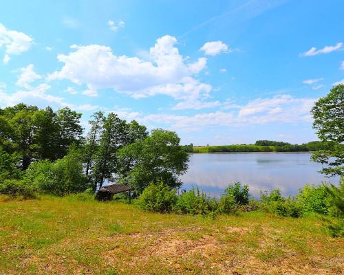 Działka nad jeziorem