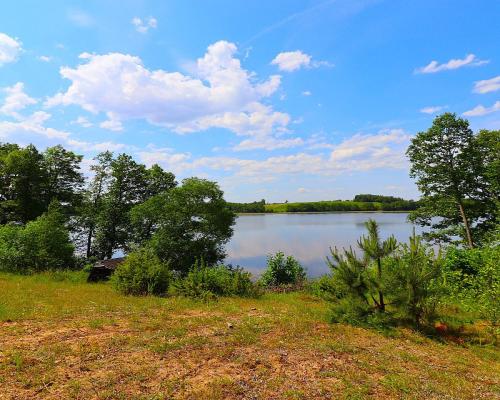 Działka nad jeziorem