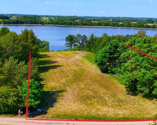 Działka nad jeziorem