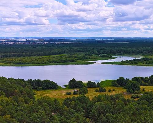 Działka budowlana blisko mazurskiego jeziora..