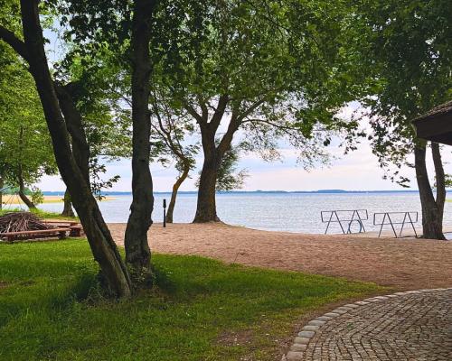 Działka budowlana z prywatną plażą na Mazurach!