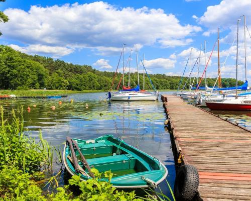 Działki budowlane nad jeziorem Luterskim.