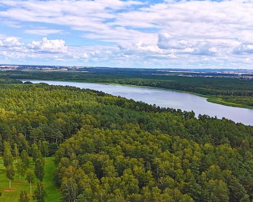Działki budowlane nad jeziorem Luterskim.