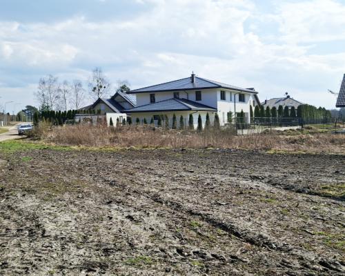 Solniczki. Działka budowlana pod lasem.