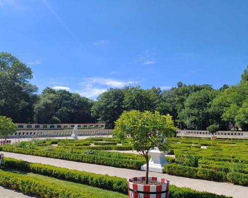 Większość atrakcyjnych nieruchomości w tej okolicy znika zanim trafia na portale. Dlatego pracujemy również na ofertach dostępn