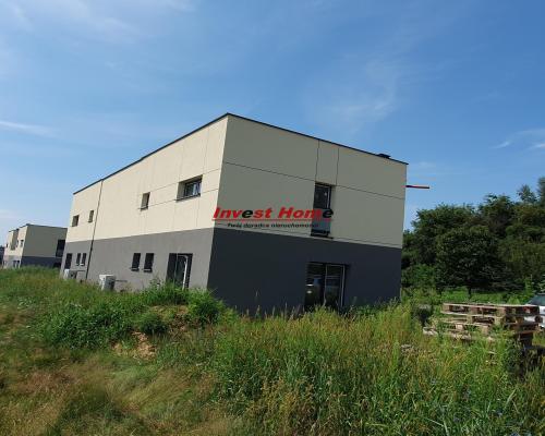 Nowe domy w spokojnej dzielnicy Rybnika.