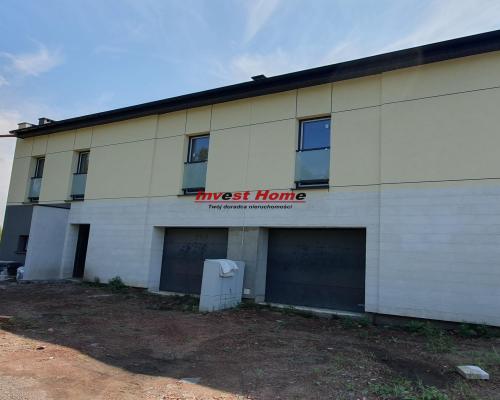 Nowe domy w spokojnej dzielnicy Rybnika.