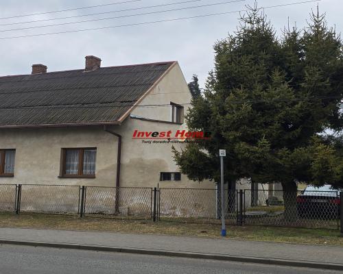 Niewielki dom w spokojnym miejscu.