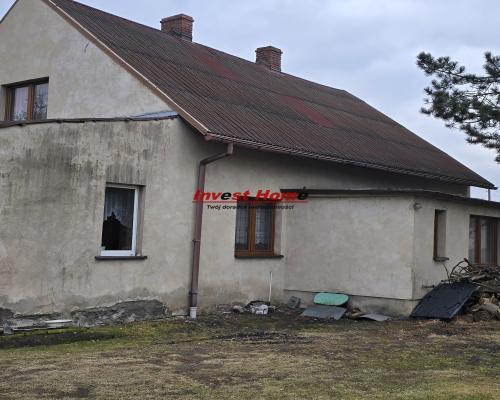 Niewielki dom w spokojnym miejscu.