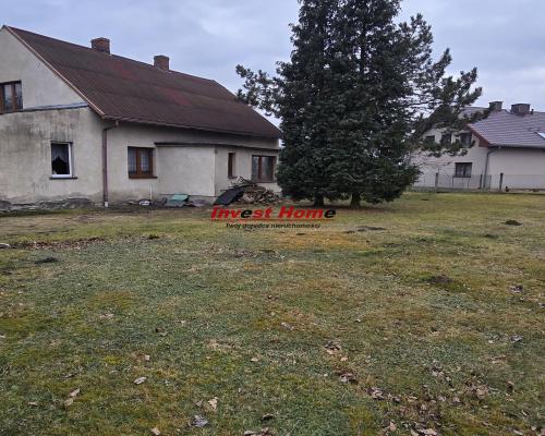 Niewielki dom w spokojnym miejscu.