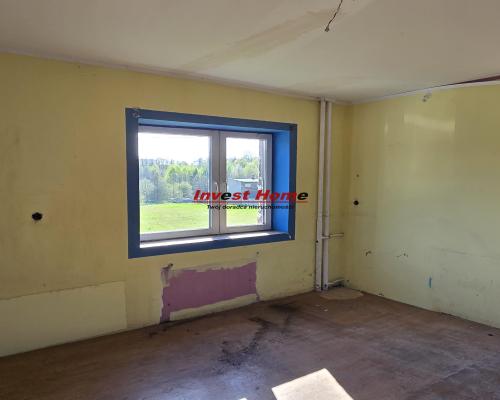 Dom do remontu z lasem.