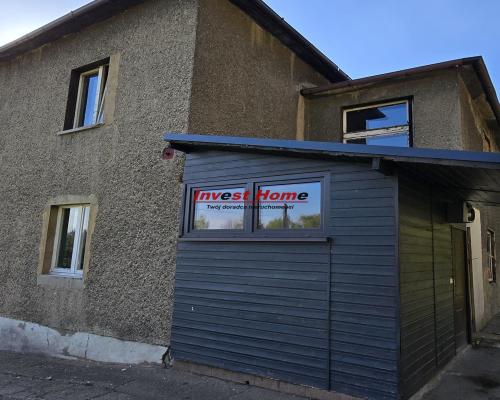 Dom do remontu z lasem.