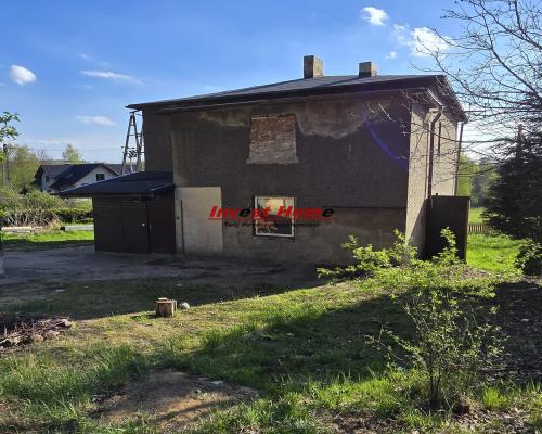 Dom do remontu z lasem.