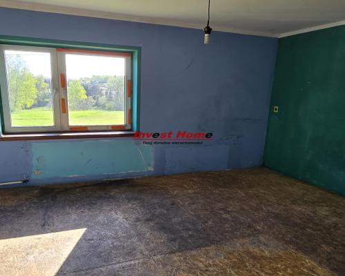 Dom do remontu z lasem.