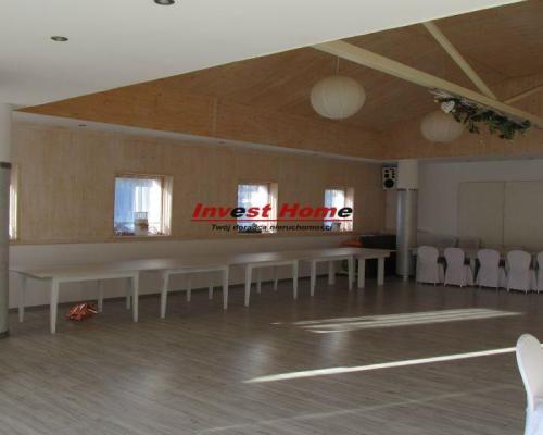 Duży lokal pod usługi.