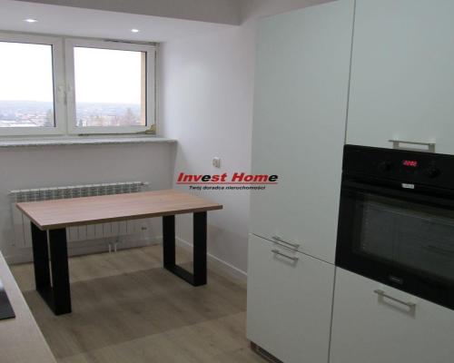 Ładne, przestronne mieszkanie po remoncie.