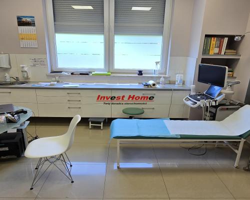 Budynek (klinika oraz dom) w dobrej lokalizacji.