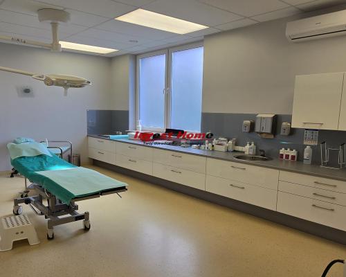 Budynek (klinika oraz dom) w dobrej lokalizacji.