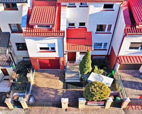 DOM SZEREGOWY OSIEDLE POŁUDNIE UL. ŻRÓDLANA