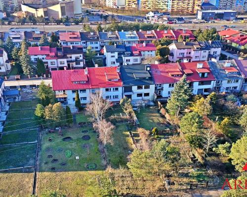 DOM SZEREGOWY OSIEDLE POŁUDNIE UL. ŻRÓDLANA