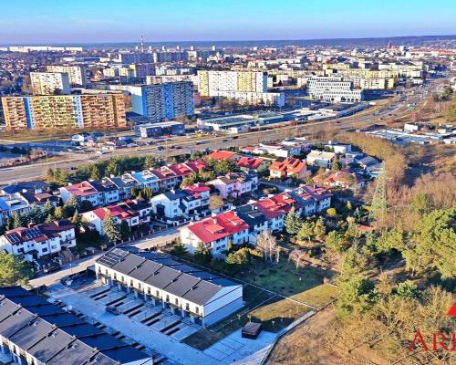 DOM SZEREGOWY OSIEDLE POŁUDNIE UL. ŻRÓDLANA