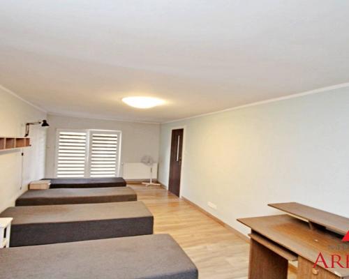 niewielki dom na wynajem , 2 pokoje Zazamcze