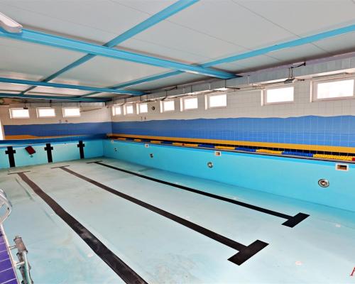 lokal handlowo usługowy  435  m2 z basenem