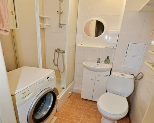 Arkadia Nieruchomości z dumą prezentuje przytulne, dwupokojowe mieszkanie w centralnej części Włocławka - idealną propozycję dl