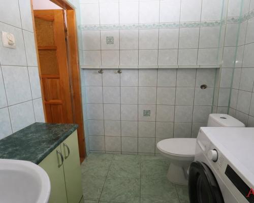 Arkadia Nieruchomości oferuje na sprzedaż przytulne, 3 -pokojowe mieszkanie położone na pierwszym  piętrze w kamienicy w Centru