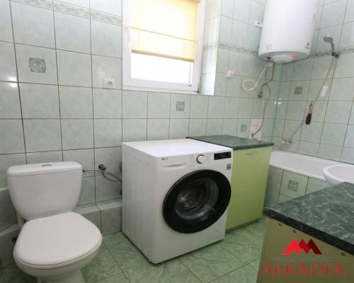 Arkadia Nieruchomości oferuje na sprzedaż przytulne, 3 -pokojowe mieszkanie położone na pierwszym  piętrze w kamienicy w Centru