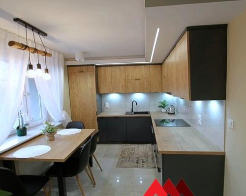 Prezentujemy wyjątkową ofertę wynajmu przestronnego mieszkania trzypokojowego o powierzchni około 70 m², oferowanego przez