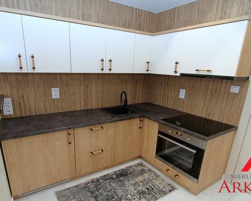 Z przyjemnością prezentujemy ofertę wynajmu eleganckiej kawalerki o powierzchni około 24 m², zaproponowanej przez Arkadia