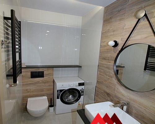 Z przyjemnością prezentujemy ofertę wynajmu eleganckiej kawalerki o powierzchni około 24 m², zaproponowanej przez Arkadia