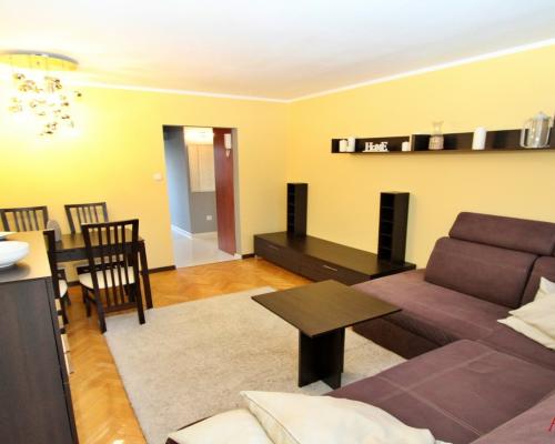 Do wynajęcia przytulne 2-pokojowe mieszkanie o powierzchni 38 m² , położone na  4. piętrze  w bloku na  osiedlu Kazimierza