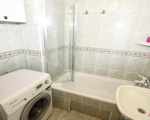 Do wynajęcia przytulne 2-pokojowe mieszkanie o powierzchni 38 m² , położone na  4. piętrze  w bloku na  osiedlu Kazimierza