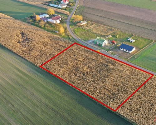 Arkadia Nieruchomości prezentuje wyjątkową działkę w Lubaniu - idealną inwestycję pod zabudowę mieszkaniową!   LINK DO PREZE