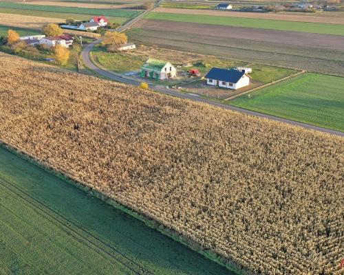 Arkadia Nieruchomości prezentuje wyjątkową działkę w Lubaniu - idealną inwestycję pod zabudowę mieszkaniową!   LINK DO PREZE