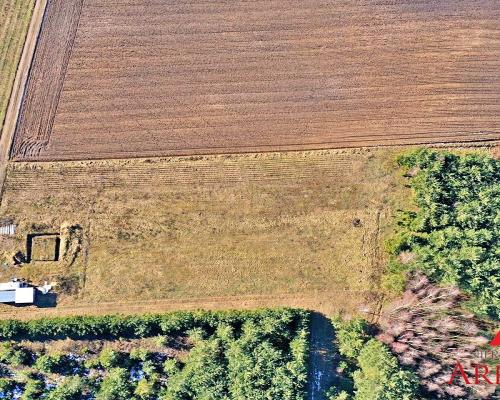Arkadia Nieruchomości  oferuje na sprzedaż  niezabudowaną nieruchomość gruntową , położoną w  województwie kujawsko-pomorskim ,