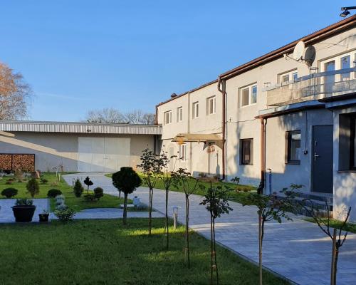 Polesie - dom z warsztatem samochodowym