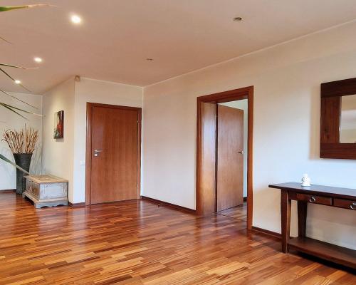 Dobra (gm. Stryków) dom 499 m2 na działce 0,47 ha