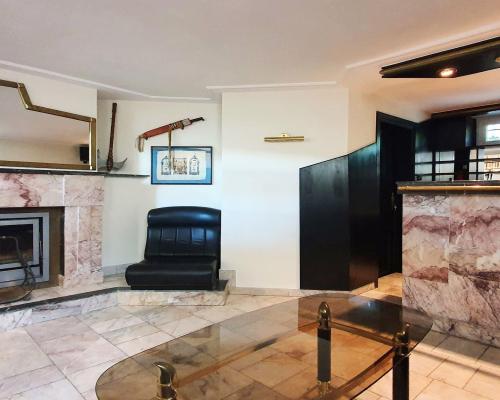 Julianów - do wynajęcia dom 300 m2 dwa garaże