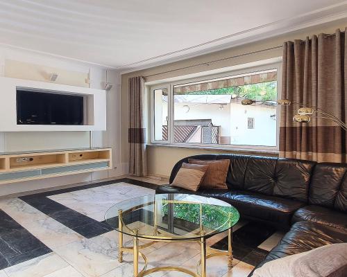 Julianów - do wynajęcia dom 300 m2 dwa garaże