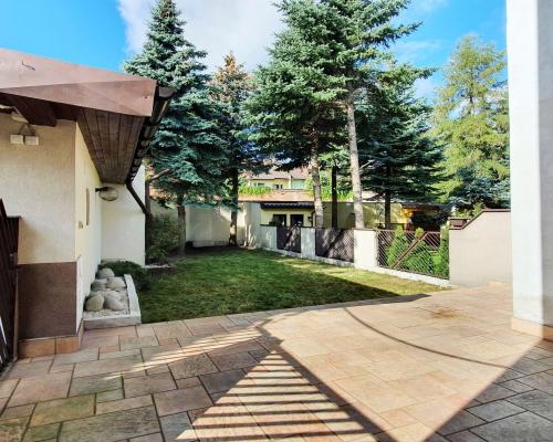 Julianów - do wynajęcia dom 300 m2 dwa garaże