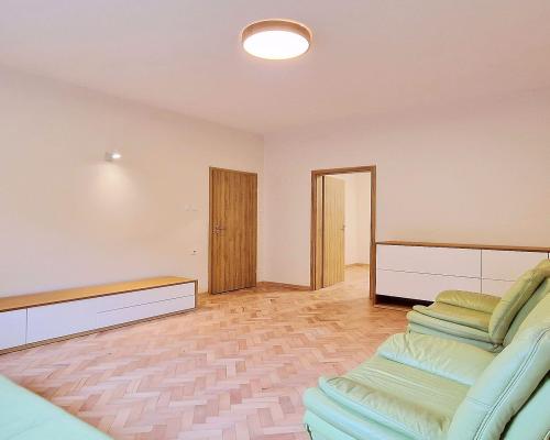 Julianów - dom o pow. 225 m2 garaż ul. Bema