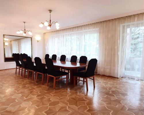 Julianów - do wynajęcia dom 300 m2 dwa garaże